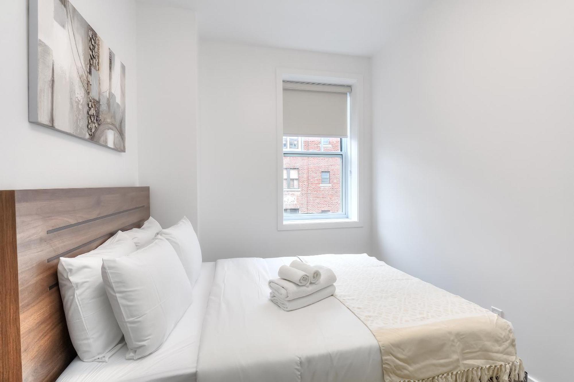 Free Indoor Parking Cozy & Spacious Condo In Heart Of Downtown Монреаль Экстерьер фото